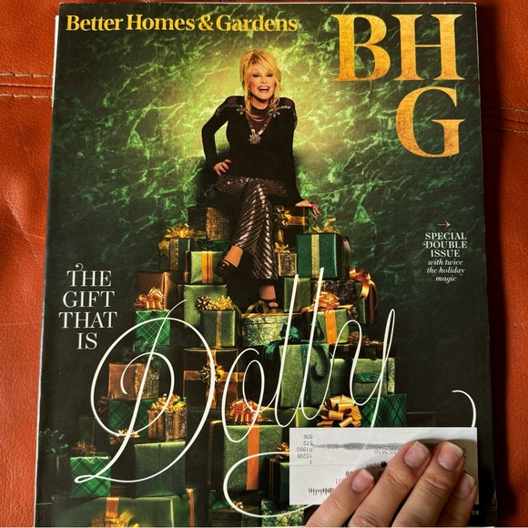 Holiday Bundle of 7 Magazines - Picture 8 of 9